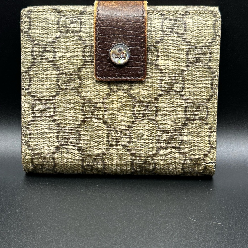 Gucci GG Supreme W Hook Bifold Wallet 🎉🎉HOST PICK 🎉🎉